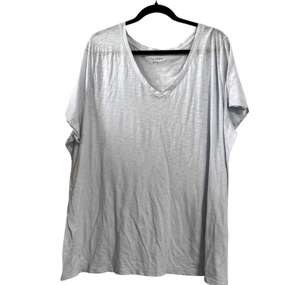 Ava & Viv Womens Plus Size Light Blue V-Neck T-Shirt - Picture 1 of 6